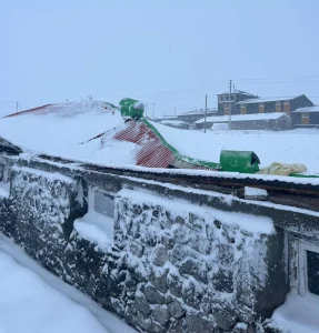 Kars’ta Kar Yükü Ahırları Çöktürdü