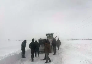 Kars’ta Olumsuz Hava Koşulları 12 Aracı Mahsur Bıraktı