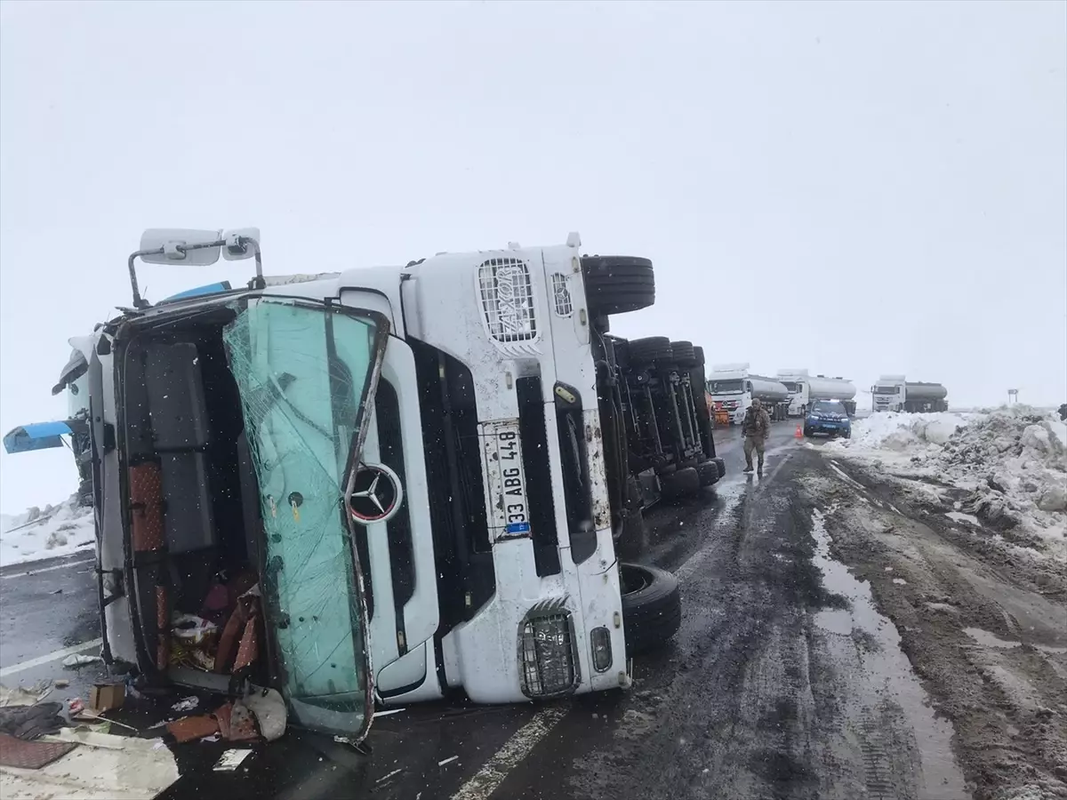 Kars’ta Tır ve Tanker Kazası