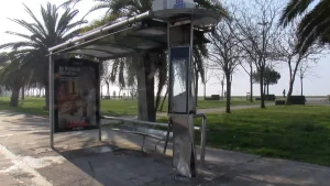 Kartal’da Kaza: Otomobil TIR’a Çarptı