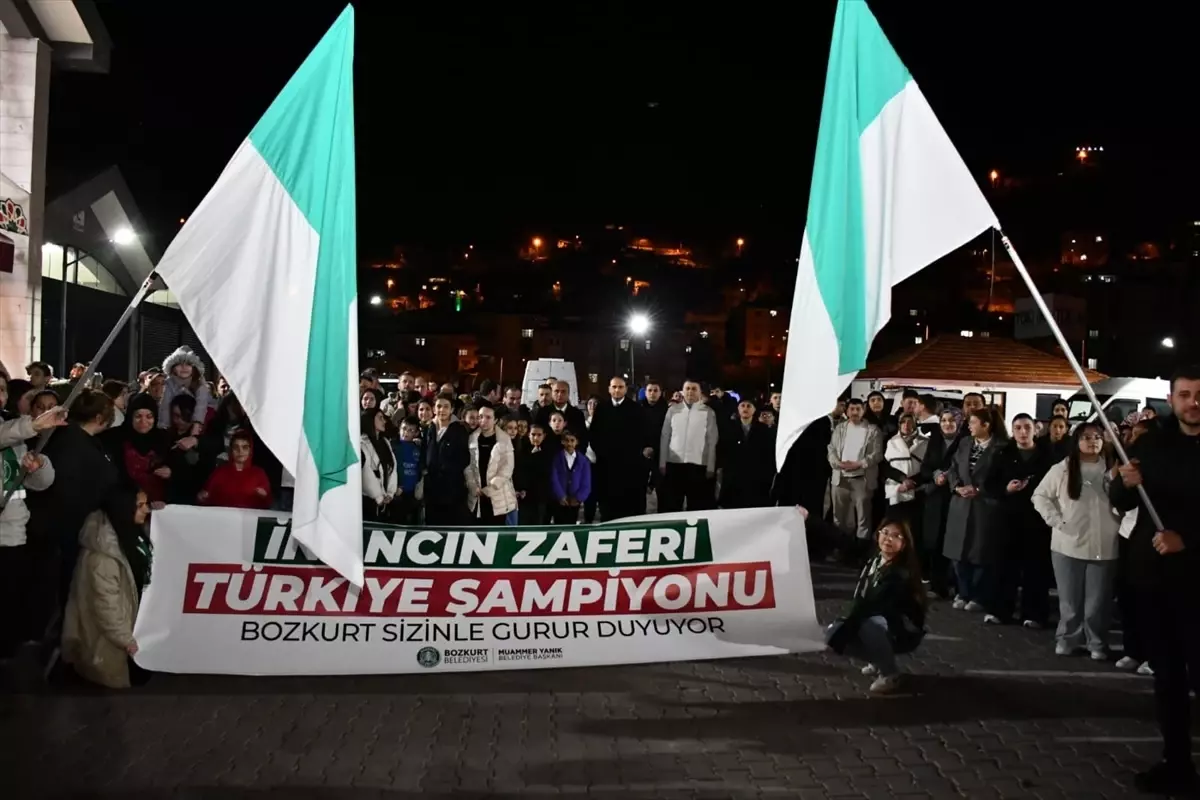 Kastamonu Bozkurt Ortaokulu Şampiyonluk Sevincini Kutladı