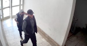 Katları tek tek dolaşıp, daire önlerindeki ayakkabıları çaldılar