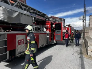 Kayseri’de 3 Katlı Binada Yangın