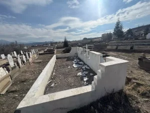 Kayseri’de Aile Mezarlığına Zarar Verildi