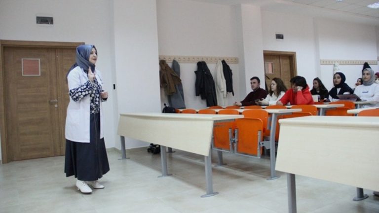 Kayseri’de dedesini sigara nedeniyle kaybeden doktor, 23 yıldır bağımlılıkla mücadele ediyor