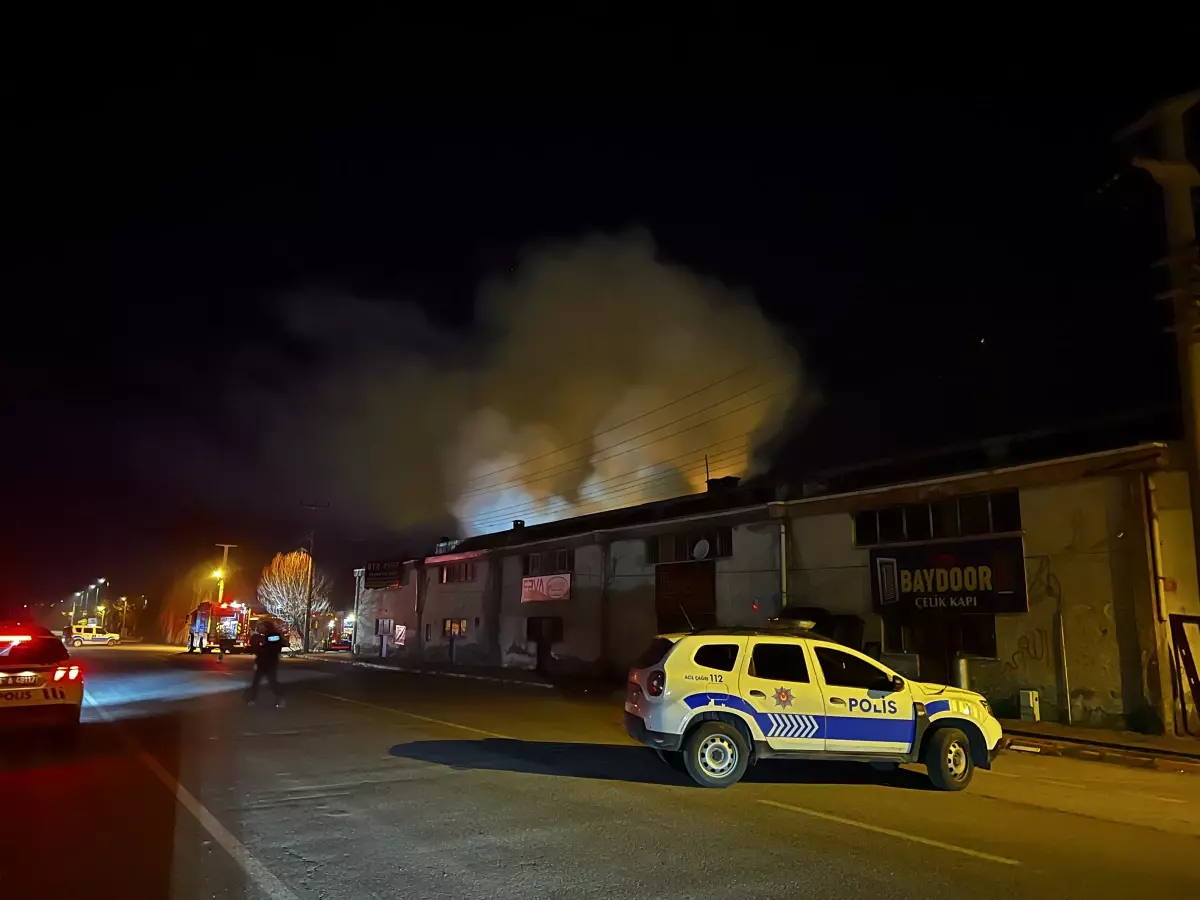 Kayseri’de Mobilya Atölyesinde Yangın