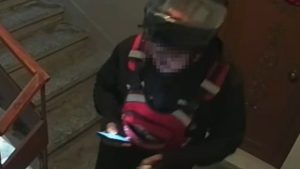 Kayseri’de sipariş getirdiği apartmana tuvaletini yaptı: O anlar güvenlik kamerasında