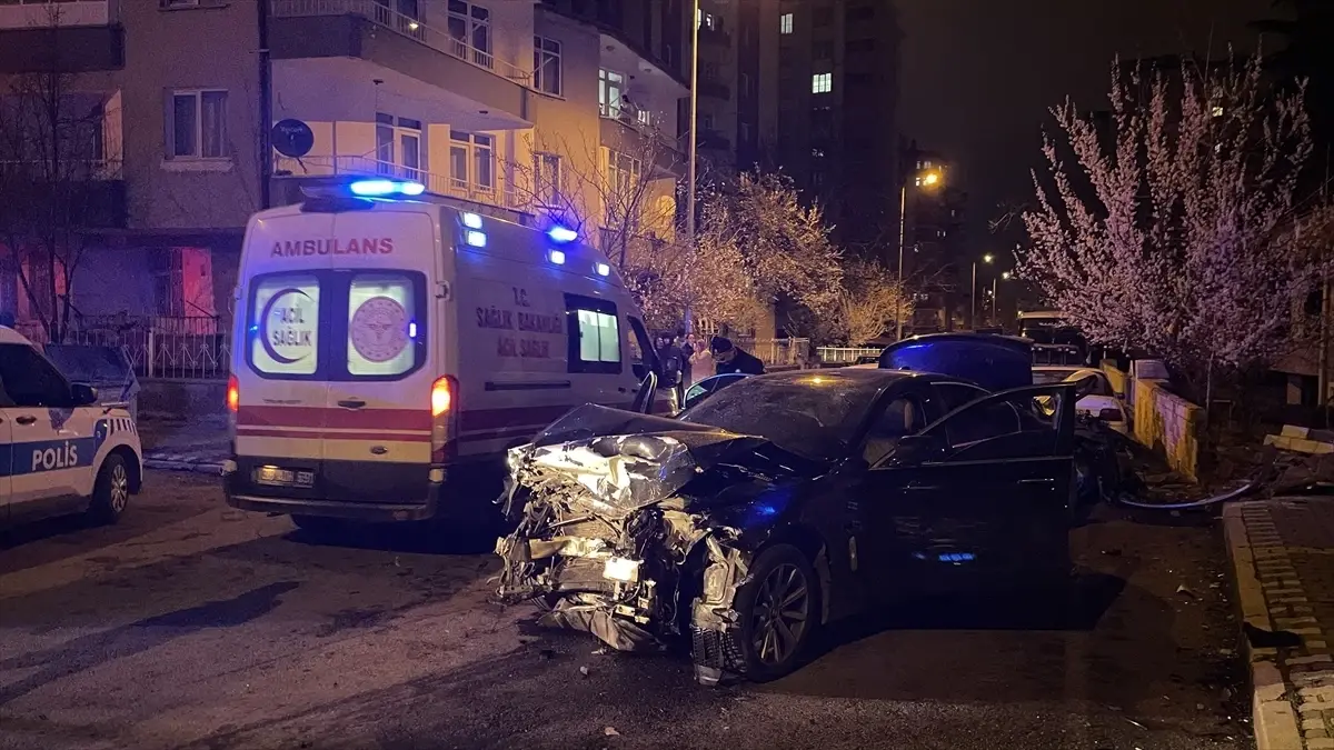 Kayseri’de Trafik Kazası: 5 Yaralı