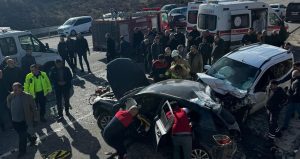 Kazada araç demir yığınına döndü: 2 ölü, 2 yaralı