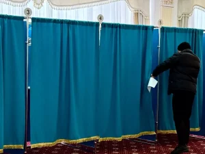 Kazakistan’da Anayasa Referandumu Başladı