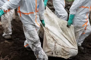 KDC’de İki Toplu Mezar Bulundu