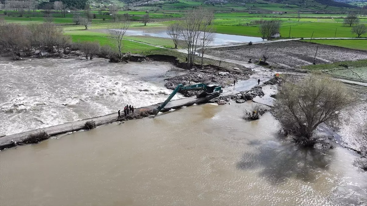 Kepsut’ta Köprü Temizleme Çalışmaları Başladı