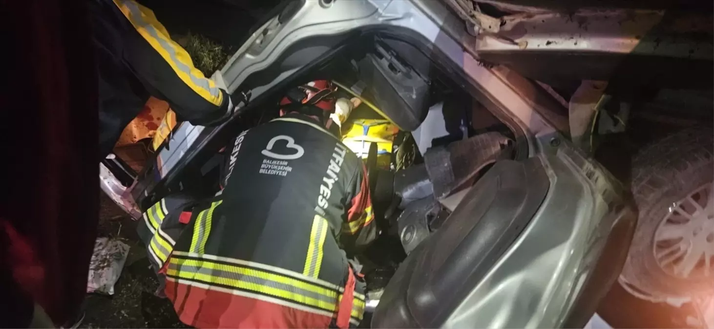 Kepsut’ta Ticari Araç Devrildi, 2 Yaralı