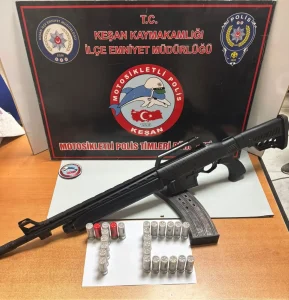Keşan’da Halıyla Tüfek Taşıyan Şüpheli Yakalandı