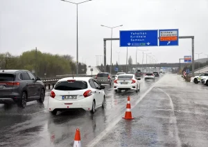 “Kilit kavşak” Kırıkkale’de bayram öncesi trafik yoğunluğu sürüyor