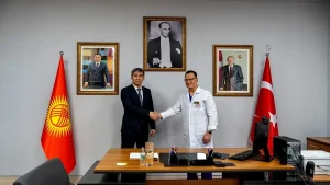 Kırgızistan Sağlık Bakanı Osmonov, Kırgız-Türk Dostluk Devlet Hastanesini ziyaret etti
