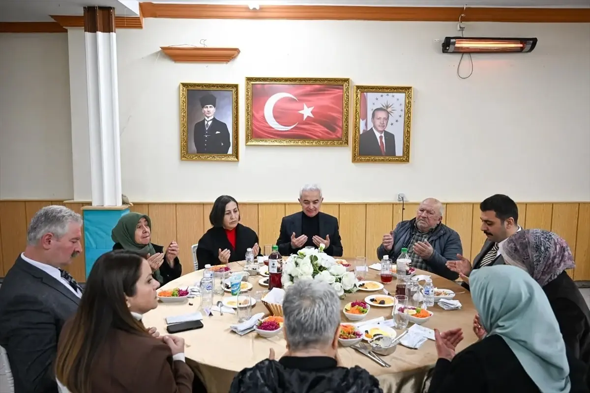 Kırklareli Valisi Turan, Pehlivanköy’de şehit aileleri ve gaziler iftarda buluştu