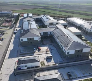 Kız yurduna girmeye çalışan şüpheli yakalandı; kurum müdürü uzaklaştırıldı