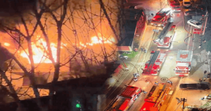 Kocaeli’de yangın: 2 katlı bina yandı