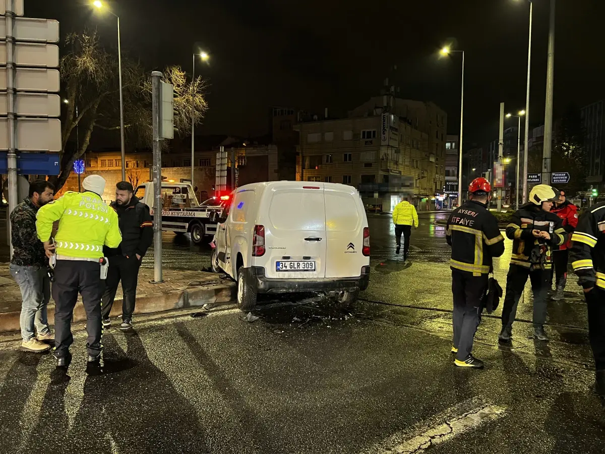 Kocasinan’da Trafik Kazası: İki Sürücü Yaralandı