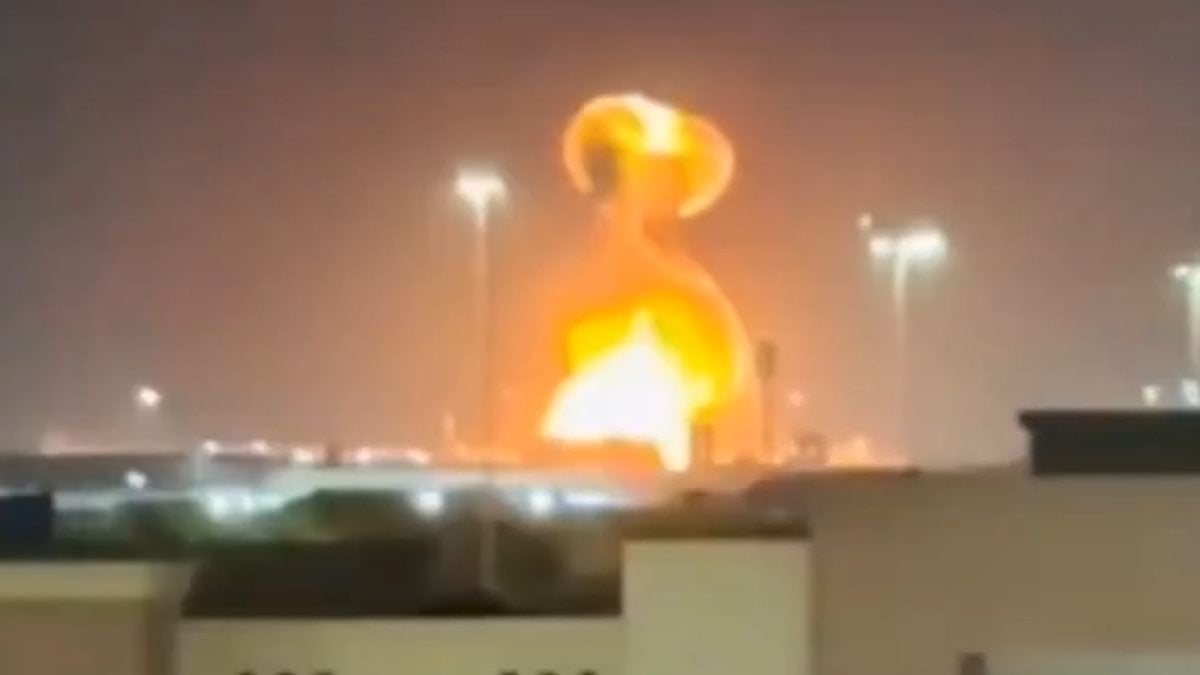 Körfez’de gerilim zirvede: İran, Suudi Arabistan’ın başkenti Riyad’ı vurdu