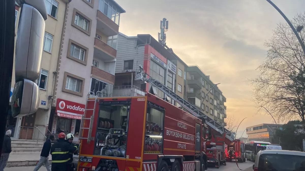 Körfez’de Ofiste Yangın: 1 Kişi Hastaneye Kaldırıldı