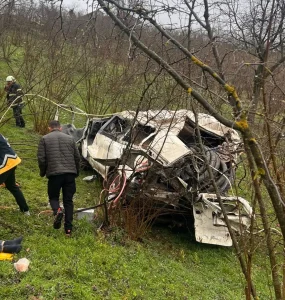 Korgan’da Minibüs Devrildi: 2 Yaralı