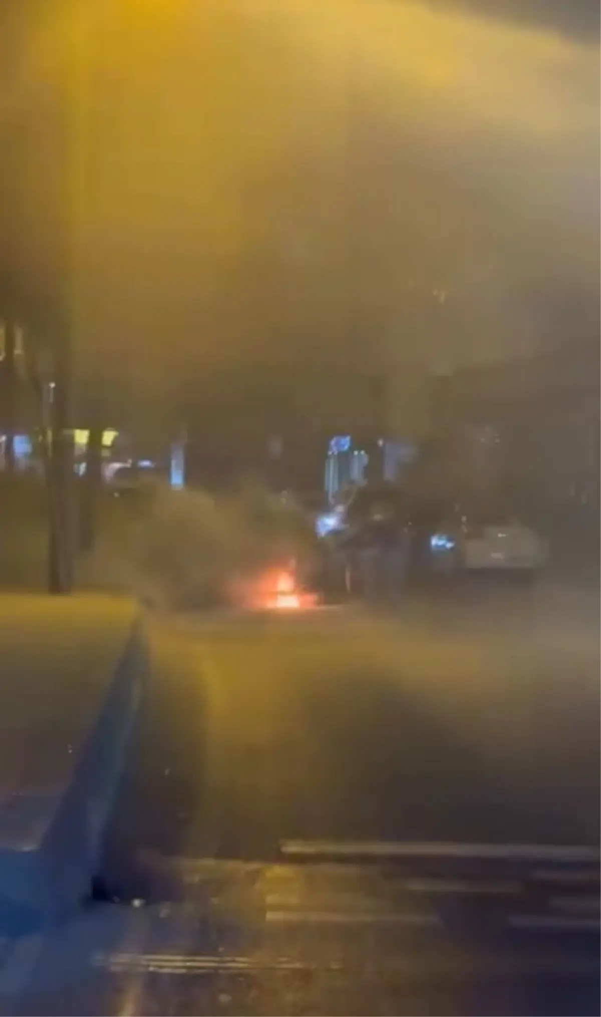 Küçükçekmece’de Otomobil Yangını