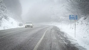 Kütahya ve Bursa’yı Bağlayan Yolda Kar Yağışı