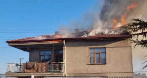 Kütahya’da ev yangınını itfaiye söndürdü