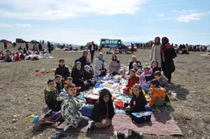 Kütahya’da öğrenciler 1000 fidanı toprakla buluşturdu