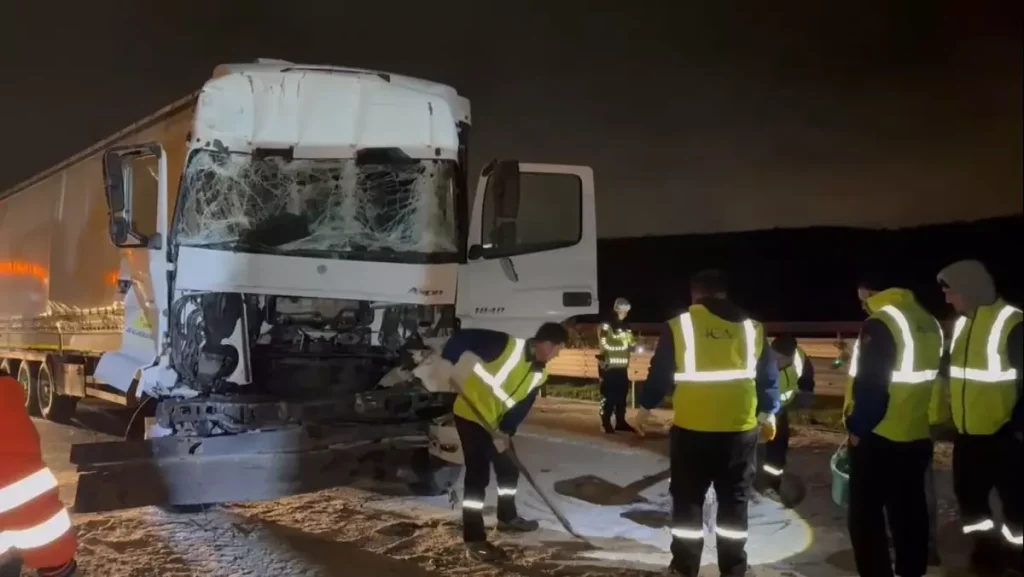 Kuzey Marmara Otoyolu’nda TIR Kazası: 2 Yaralı