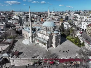 Laleli Camisi’nin Tarihi ve Mimari Özellikleri
