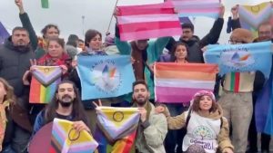 LGBT’li grup Nevruz etkinliğine katıldı: Ay, ayol, azadi