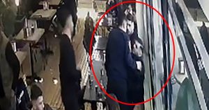 Lise öğrencisi kafedeki kavgada defalarca bıçaklandı: Öldürmeye açıkça teşebbüs ediyor