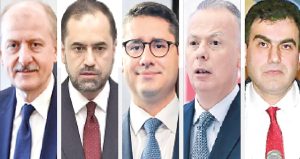 Liyakat dondu kaldı