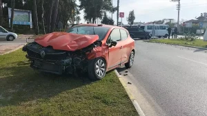 Manavgat’ta Trafik Kazası: 2 Yaralı