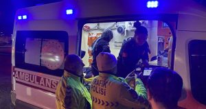 Manisa’da otomobil ambulansa çarptı: 5 kişi yaralandı