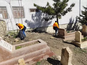 Mardin’de Mezarlık Temizliği