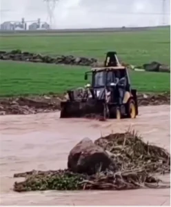 Mardin’de Sağanak, Dünyanın En Uzun Adamını Mahsur Bıraktı