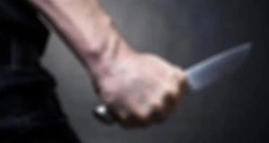 Markette başlayan kavgada kan aktı! 17 yaşındaki çocuk göğsünden bıçaklandı