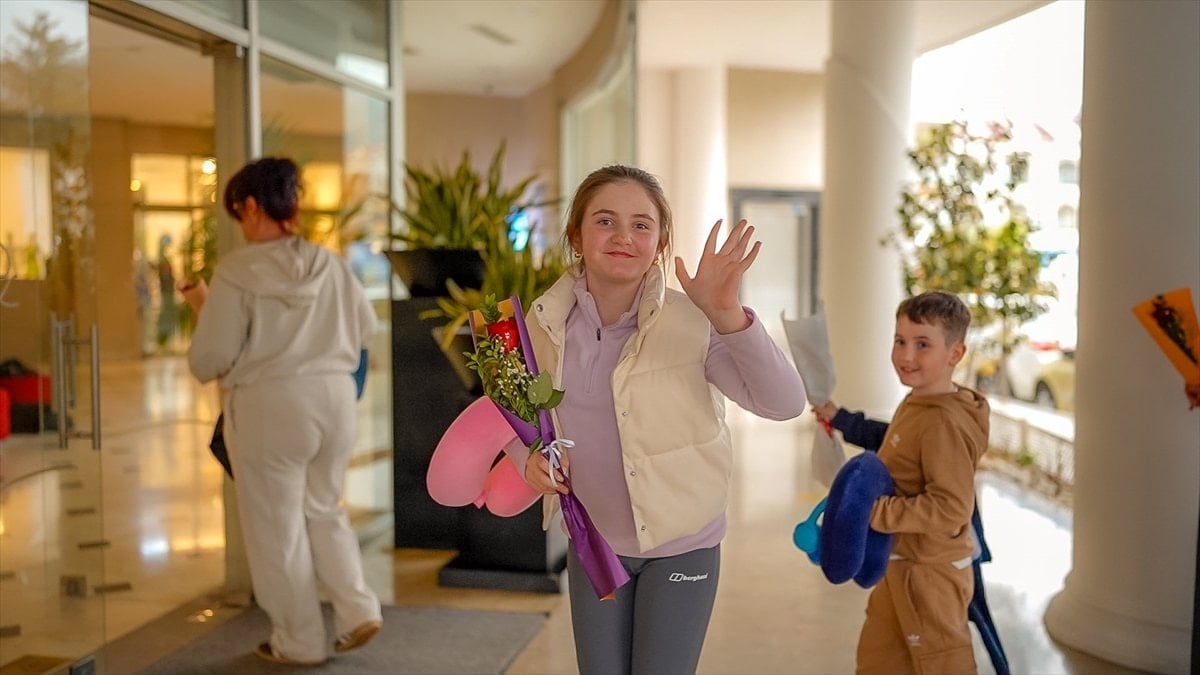 Marmaris tatil sezonunu İngiltere’den gelen turist grubuyla açtı