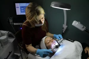 Marmaris’te Kadın Çalışanlara Cilt Bakımı