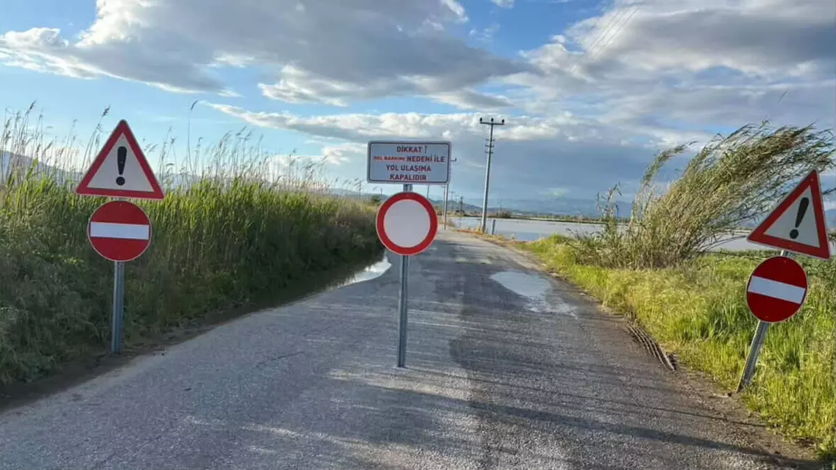 Menderes Nehri Taştı, Yollar Sular Altında