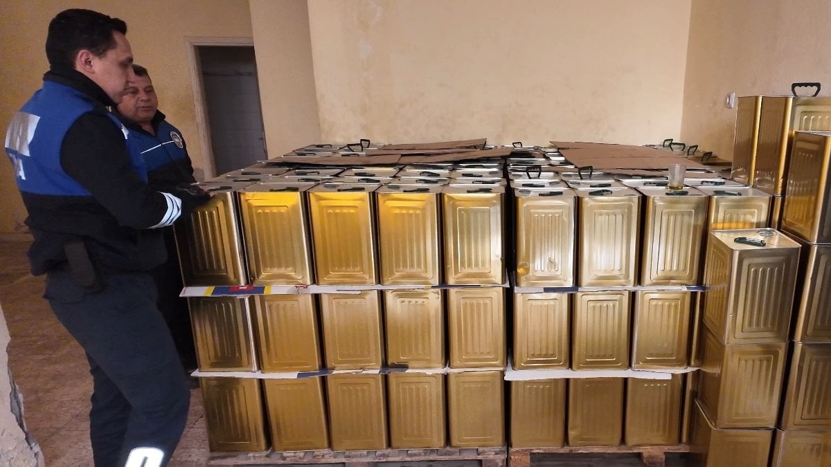 Mersin’de depoda 4,5 ton sahte zeytinyağı ele geçirildi