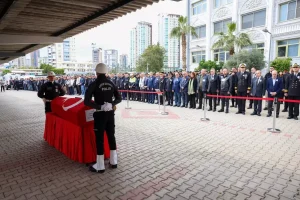 Mersin’de geçirdiği kazada şehit olan polis memuru için tören düzenlendi