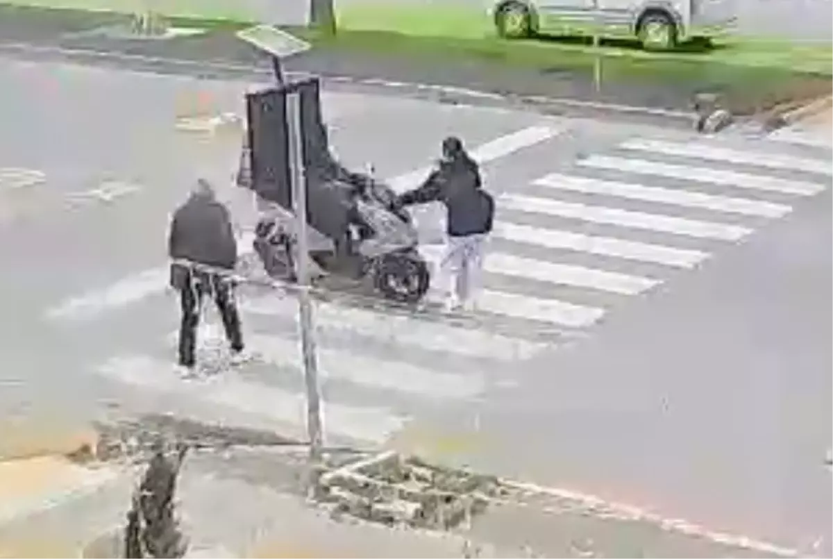 Mersin’de Motokurye Kaza Yaptı