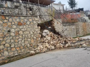 Mersin’de Toprak Kayması: Evler Zarar Gördü