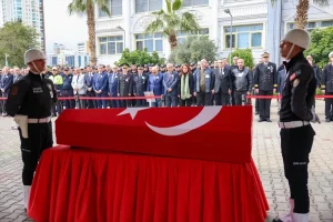 Mersin’de trafik kazasında şehit olan polis memuru için cenaze töreni düzenlendi