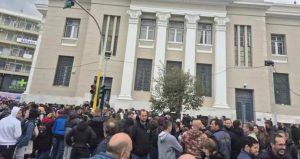 Midilli Adası’nda mahsur kalan Türkler yurda döndü